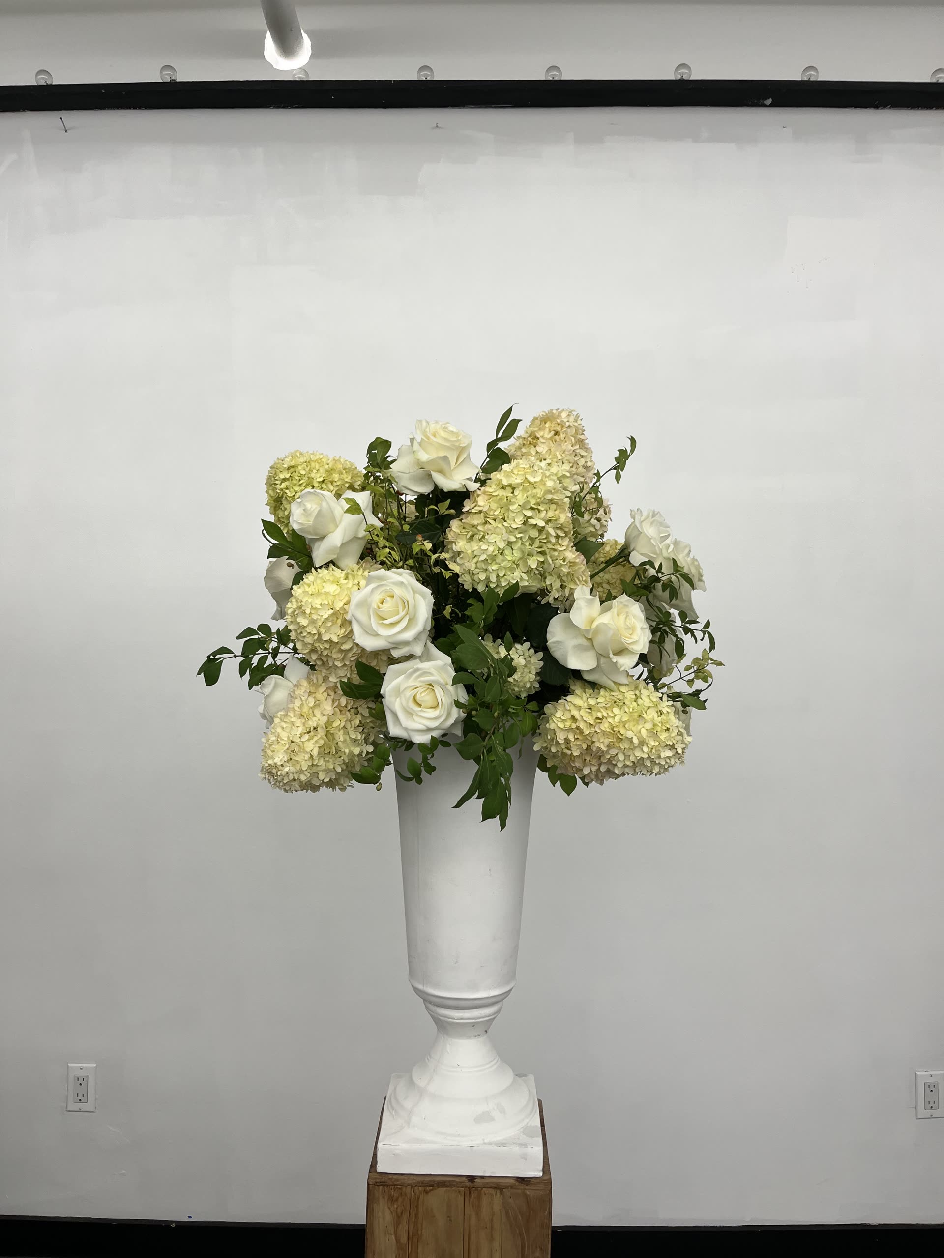 Classic pedestal arrangement – FlowerSchool NYC study in scale and balance