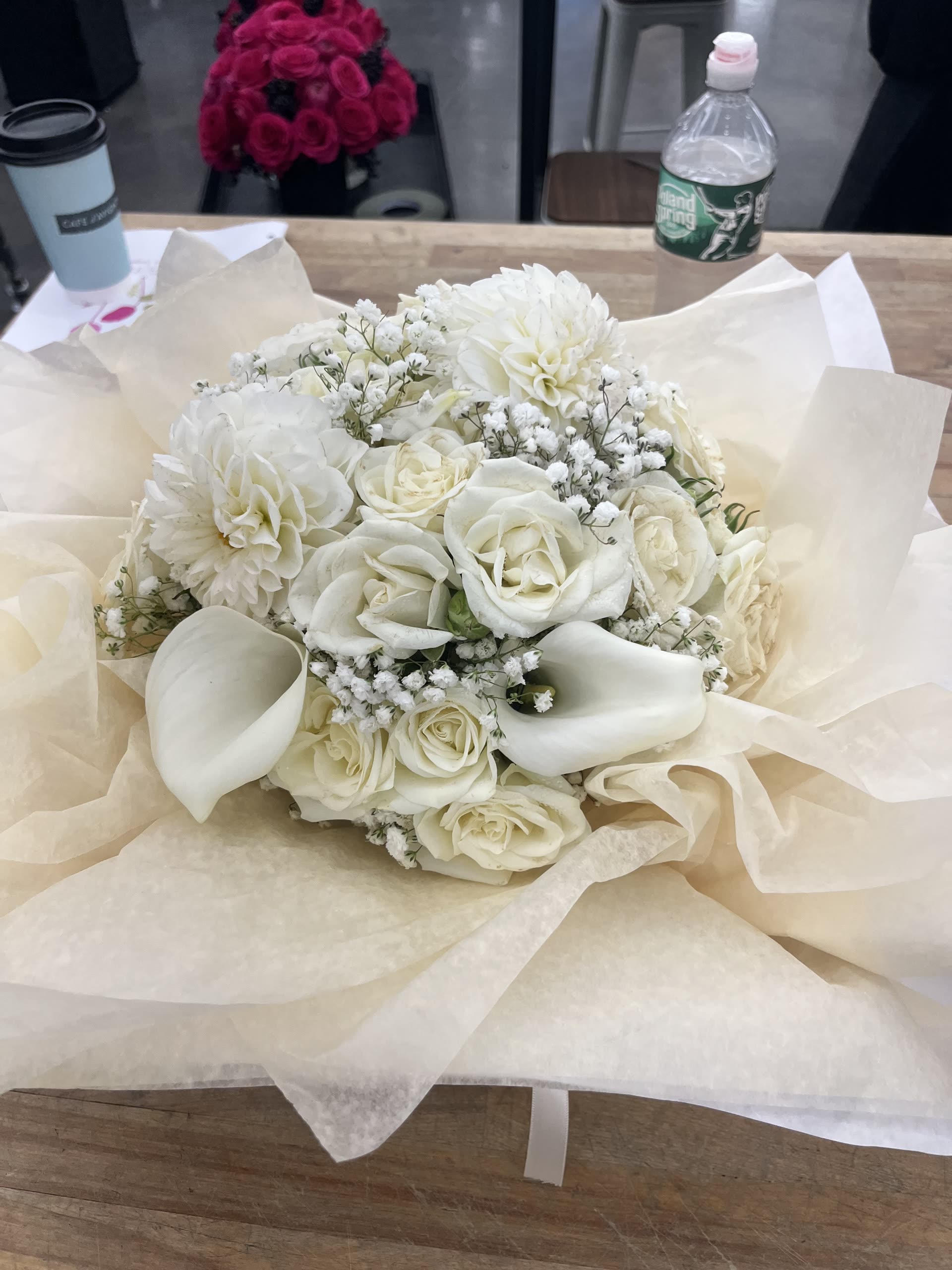 Neutral tone bouquet – FlowerSchool NYC composition study